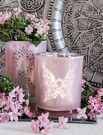 Ljuslyktan Pink Ribbon Butterfly från Majas lyktor säljs till förmån för Rosa bande